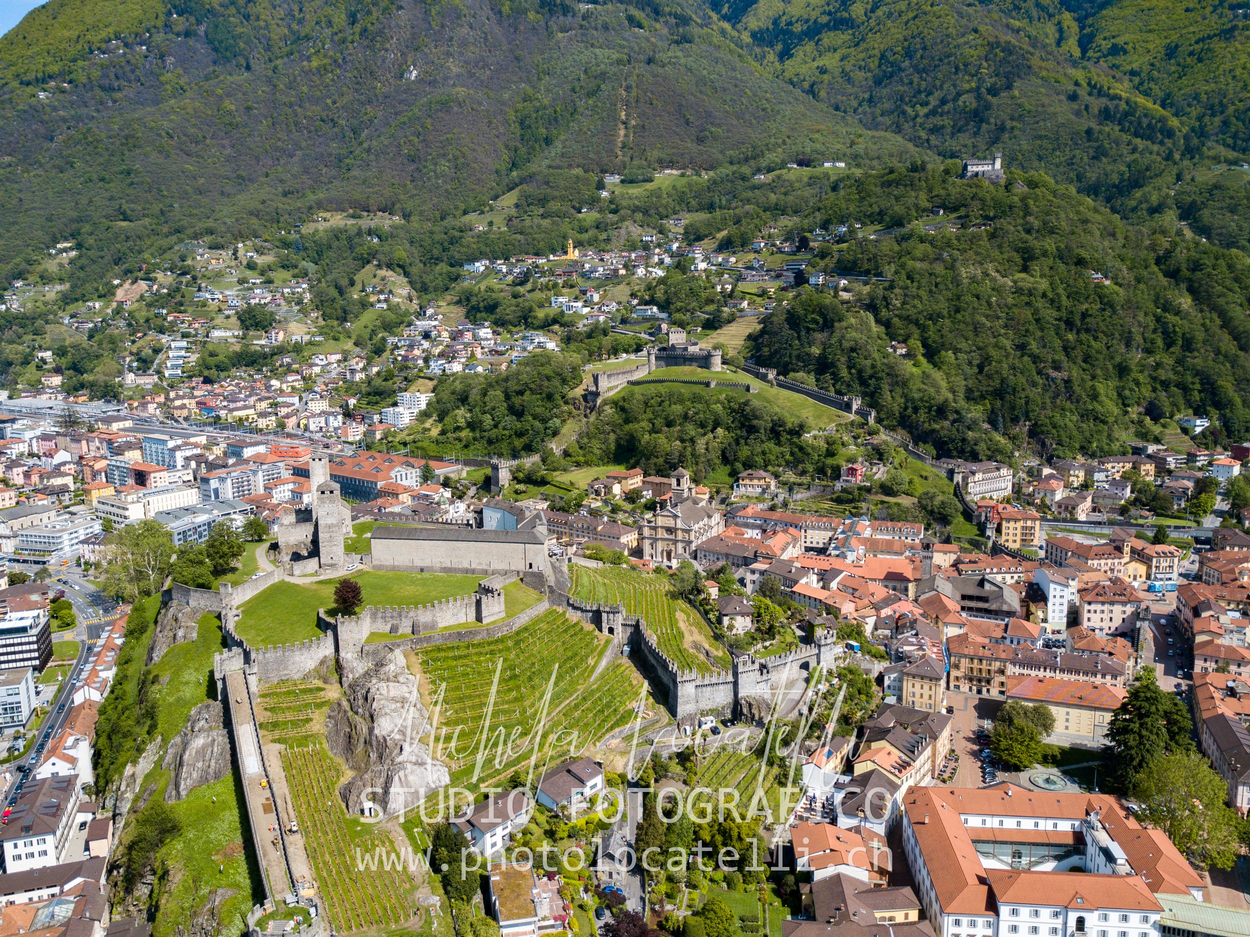 Bellinzona 2019,Bellinzona,Bellinzonese,Landscape,Places,Schweiz,Switzerland,cittÃ ,city,drone,michela@photolocatelli.ch,paesaggio,palazzo civico,photolocatelli.ch,svizzera,swiss,ticino,ticino turismo,