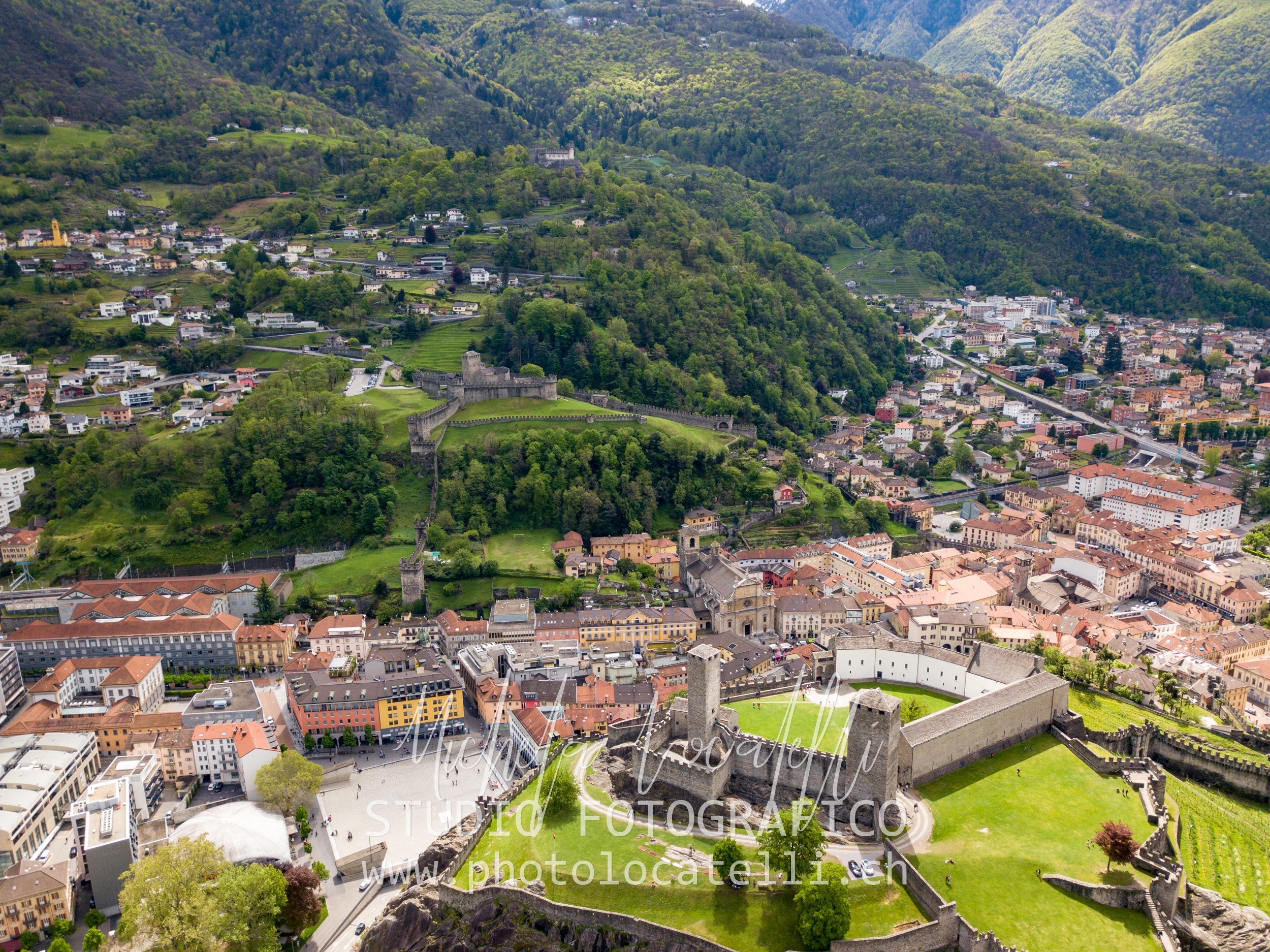 Bellinzona 2019,Architecture,Bellinzona,Bellinzonese,Castle,Landscape,Places,Schweiz,Switzerland,UNESCO,castelli,cittÃ ,city,drone,michela@photolocatelli.ch,paesaggio,palazzo civico,photolocatelli.ch,svizzera,swiss,ticino,ticino turismo,