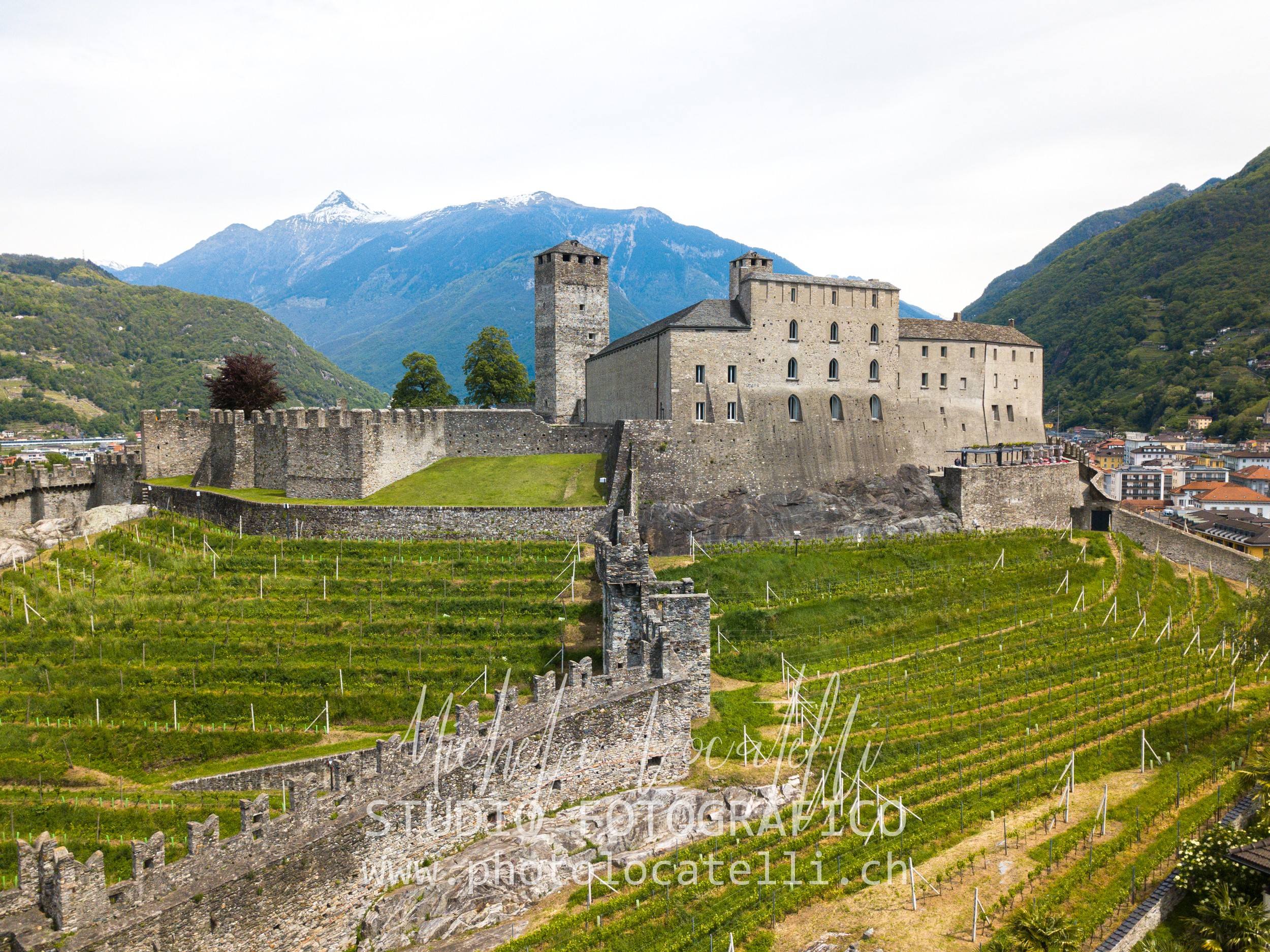 Bellinzona 2019,bellinzona,bellinzonese,castle,cittÃ ,city,drone,landscape,michela@photolocatelli.ch,paesaggio,palazzo civico,photolocatelli.ch,places,schweiz,svizzera,swiss,switzerland,ticino,ticino turismo,